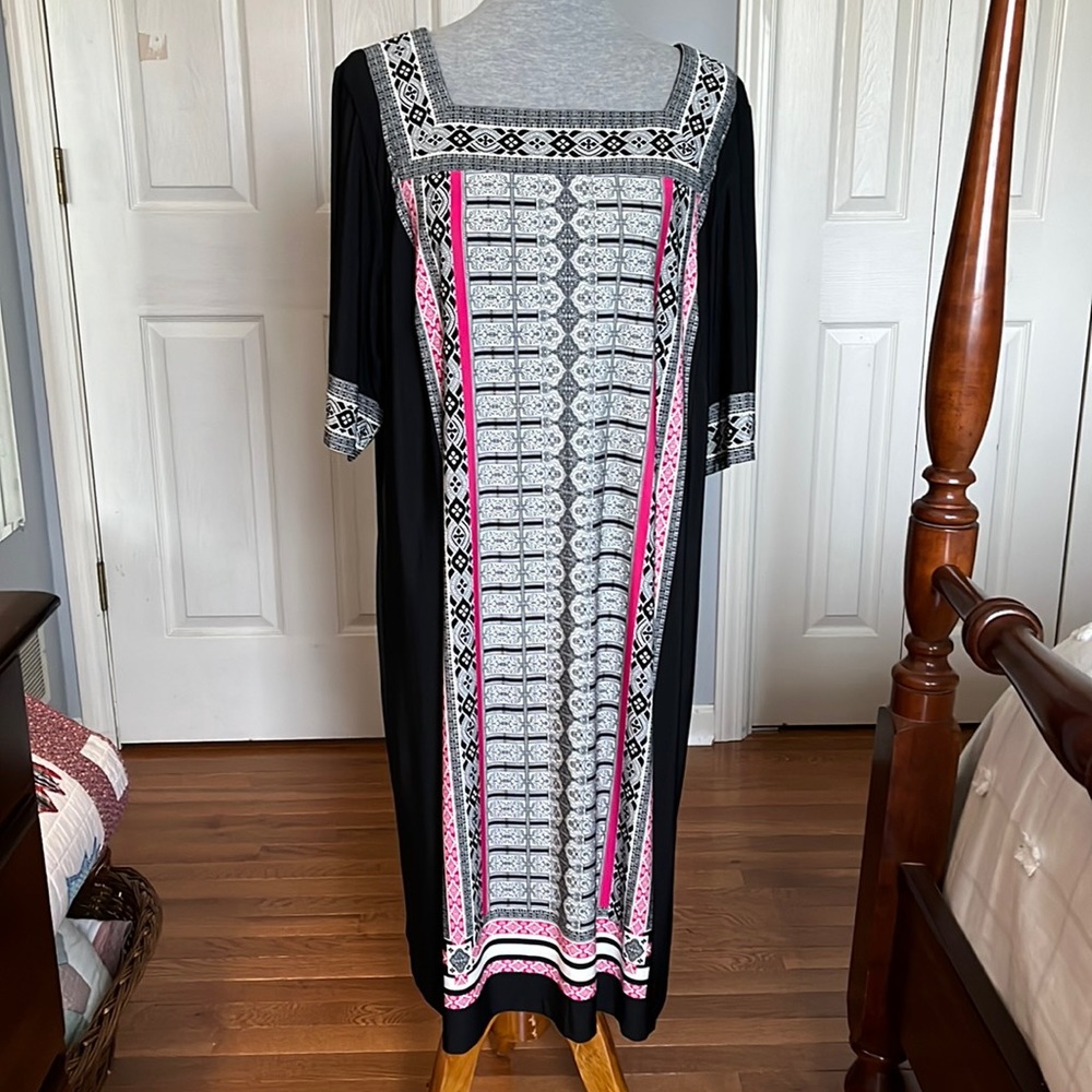 EUC Studio One New York Dress, colors black, white and hot pink, size 2X